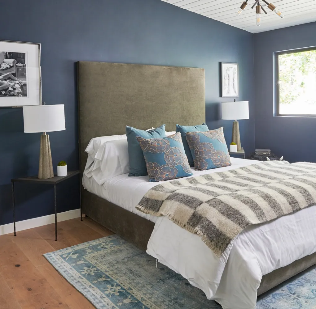 A bedroom with a large bed in a hotel room