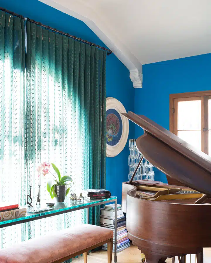 A piano in a room