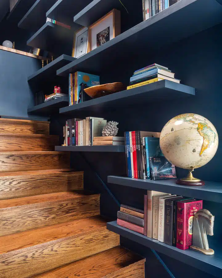 A book shelf filled with books