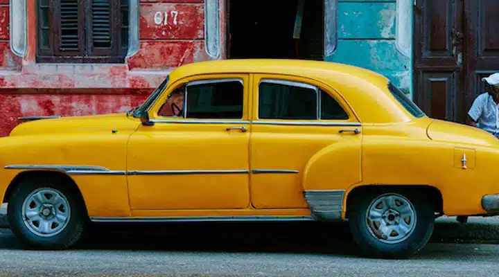 A car parked on the side of a building