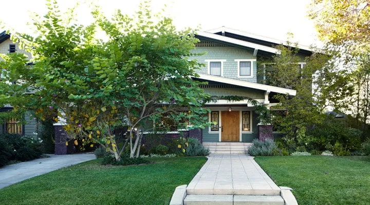 A house with a lawn in front of a building