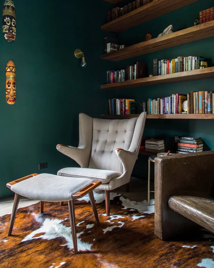 A living room filled with furniture and a book shelf