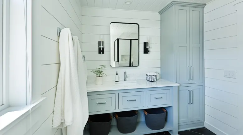 A kitchen with a sink and a mirror