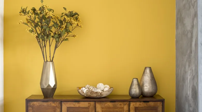 A vase of flowers on a table