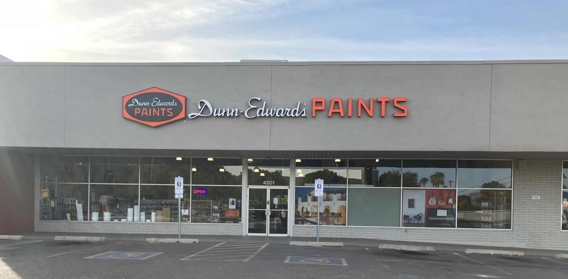 Dunn-Edwards Paint Store in Phoenix AZ 85018