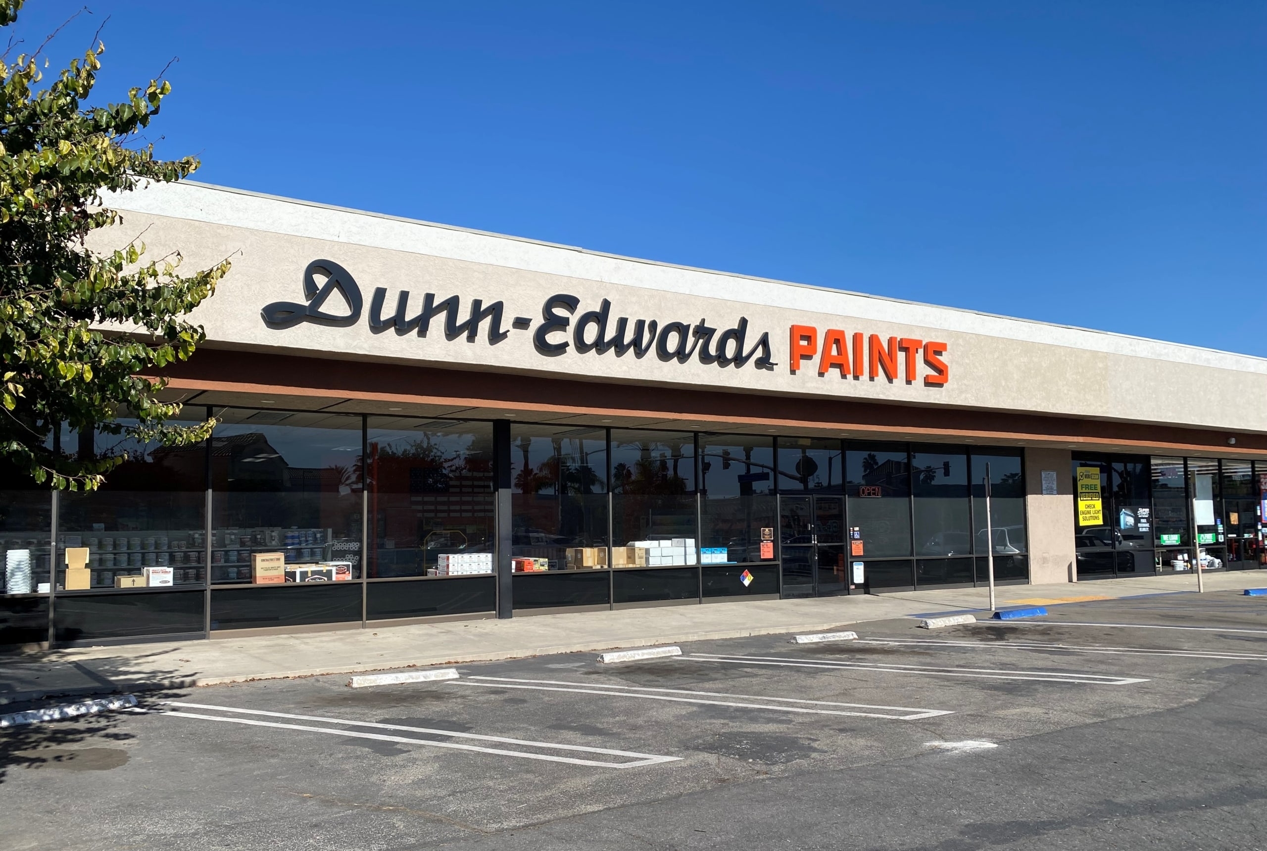 Dunn-Edwards Paint Store in Artesia CA 90701