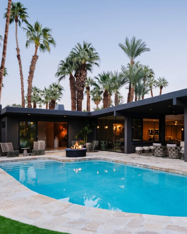 Sometimes a project is so stunning, it needs a second look. 🤩

In case you missed this year's Modernism Week (@modernism_week) in Palm Springs, CA, take a journey through the breathtaking 'West House' designed by the wonderfully talented Michelle Boudreau (@michelleboudreaudesign). This Mid-century Modern masterpiece utilized a variety of Dunn-Edwards colors on both the exterior and the interior of home to bring it to life. Which room is your favorite? Let us know in the comments! ⬇️

Exterior Colors:
Charcoal Sketch (DET628)
Black (DEA002)

Interior Colors:
Antique Paper (DE6218)
Stucco Tan (DE6205)
Particular Mint (DE6269)
Greenland (DE6286)
Saddle Up (DET690)
White Picket Fence (DET648)
Sand Dollar (DE6171)
Moody Blues (DET590)

All photography done by Lance Gerber (@lance.gerber)